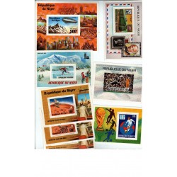 16 blocs du Niger + 1 timbres non dentelé + 1 autocollant