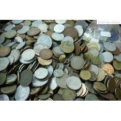 environ 1 kilo de monnaies du Monde en vrac (envoi France uniquement)