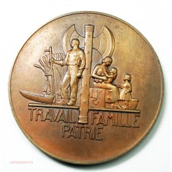 Médaille Philippe Pétain 1941 par Turin (Famille, Patrie) lartdesgents.fr