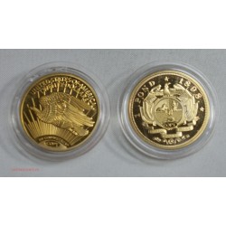 Coffret bois, 2 médailles plaqué or (20$ 1933 +1 pound 1898)