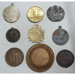 Lot de 9 Médailles à voir... (5) lartdesgents Avignon