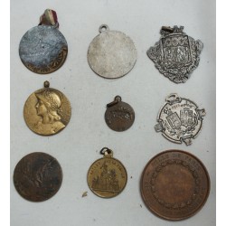 Lot de 9 Médailles à voir... (7) lartdesgents Avignon