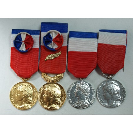 lot de 4 différentes Médailles du travail, lartdesgents.fr