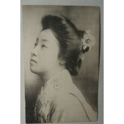 CPA carton épais - Japon Superbe jeune fille,OSAKA 1907 lartdesgents