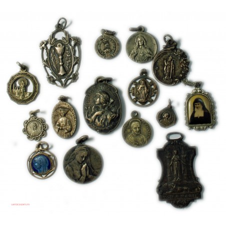 Lot de quinze Médailles religieuse, lartdesgents.fr