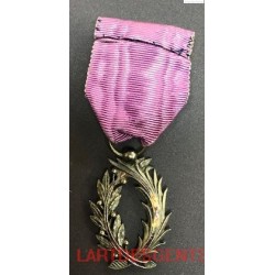 Médaille d'officier ordre des Palmes Académiques, lartdesgents.fr