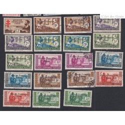 33 Timbres Colonies Françaises AEF n°141 à n°164 avec variétés - Oblitérations - cote 139€ lartdesgents