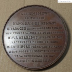 Médaille Napoléon III pose de la 1° pierre de la cathédrale de Gap 1867, lartdesgents.fr