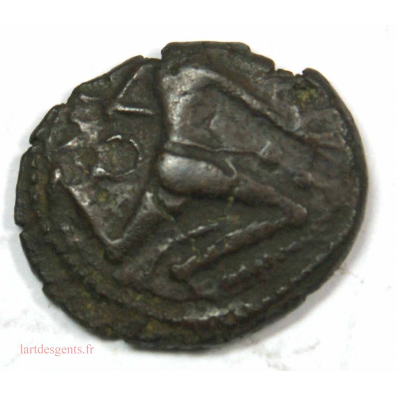 GAULOISE BELGIQUE - BELLOVACI  Bronze au personnage courant, GALLIA - (Región de Beauvais)