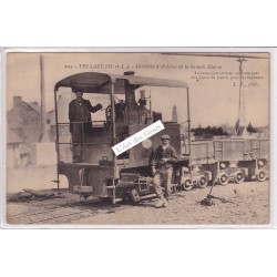 CPA. (49) Trélazé. Carrières d'Ardoises de la Grande Maison. Locomotive servant au transport des pierres