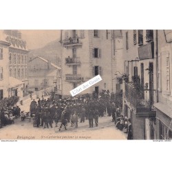 CPA 05- rare Briançon Ste Catherine pendant la musique D006