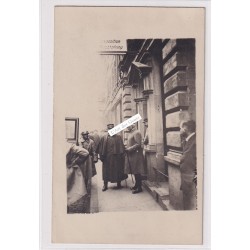 Carte Photo - Maréchal Pétain sortant d'une Exposition Ausstellung,