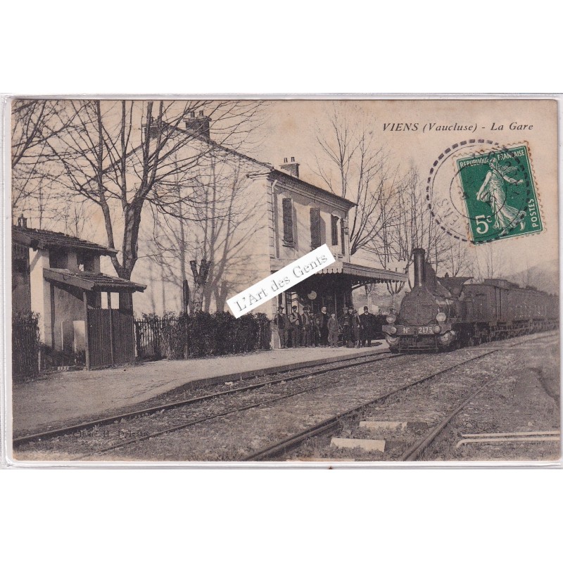 rare CPA 84 - VIENS (VAUCLUSE) LA GARE ANIMEE - CP84-39